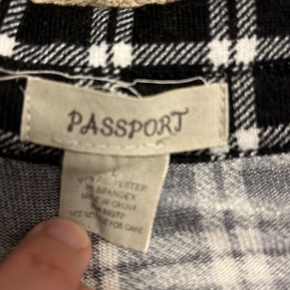 Passport Women’s Black/White Plaid Flannel - Large - Picture 3 of 3